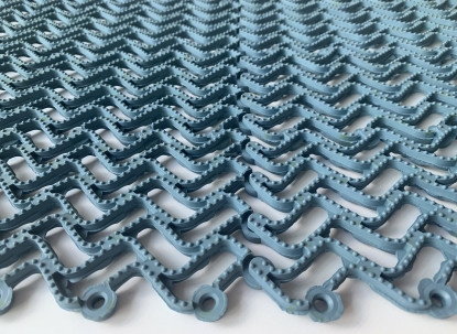 Резиновый противоскользящий коврик с отверствиями Тетра-10 голубой фото