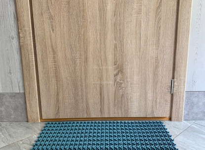 Резиновый противоскользящий коврик с отверствиями Тетра-10 голубой фото